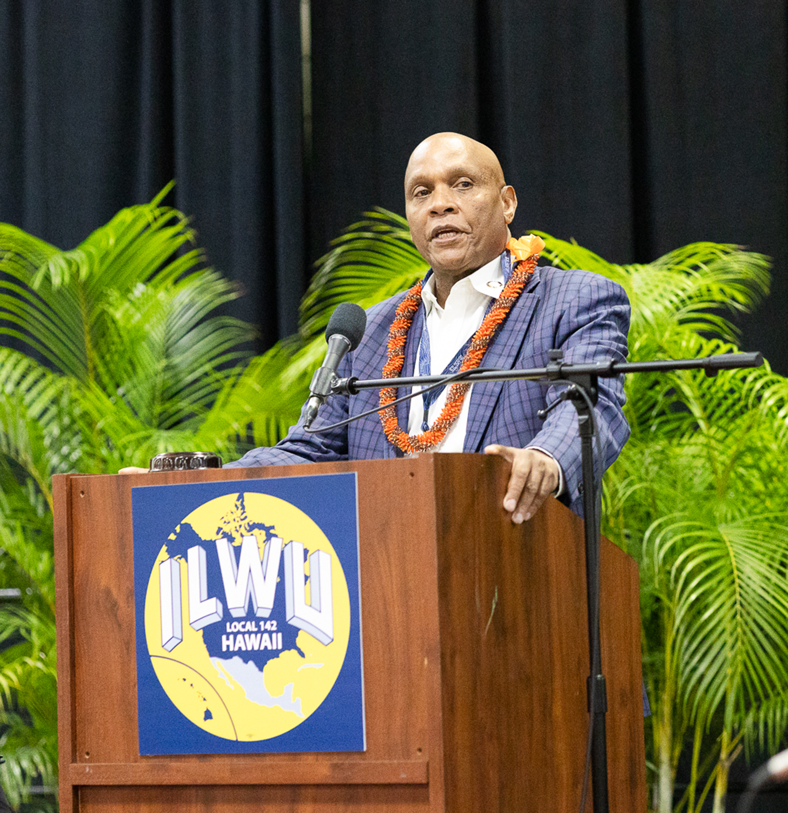 International President Willie Adams address convention delegates.